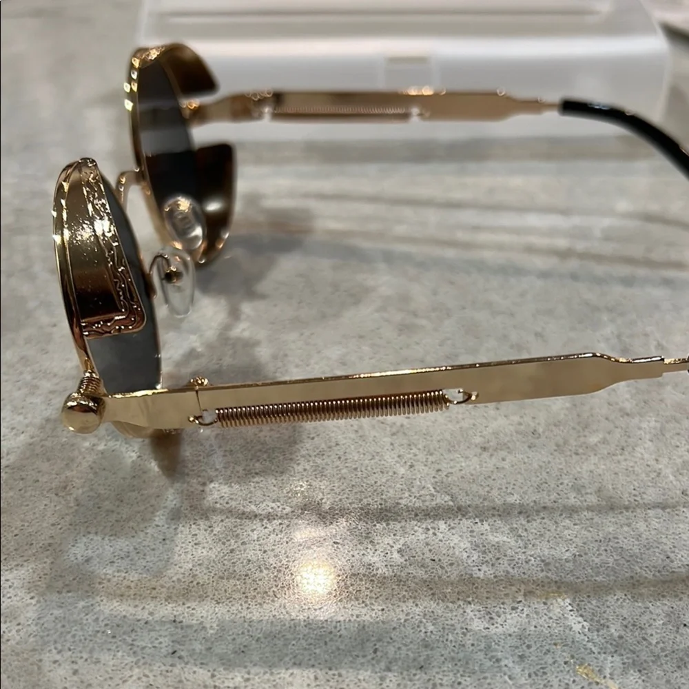 Sunglasses - Classic Retro Style with Round Frames NIP
